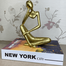 Estatueta Pensativa Dourada