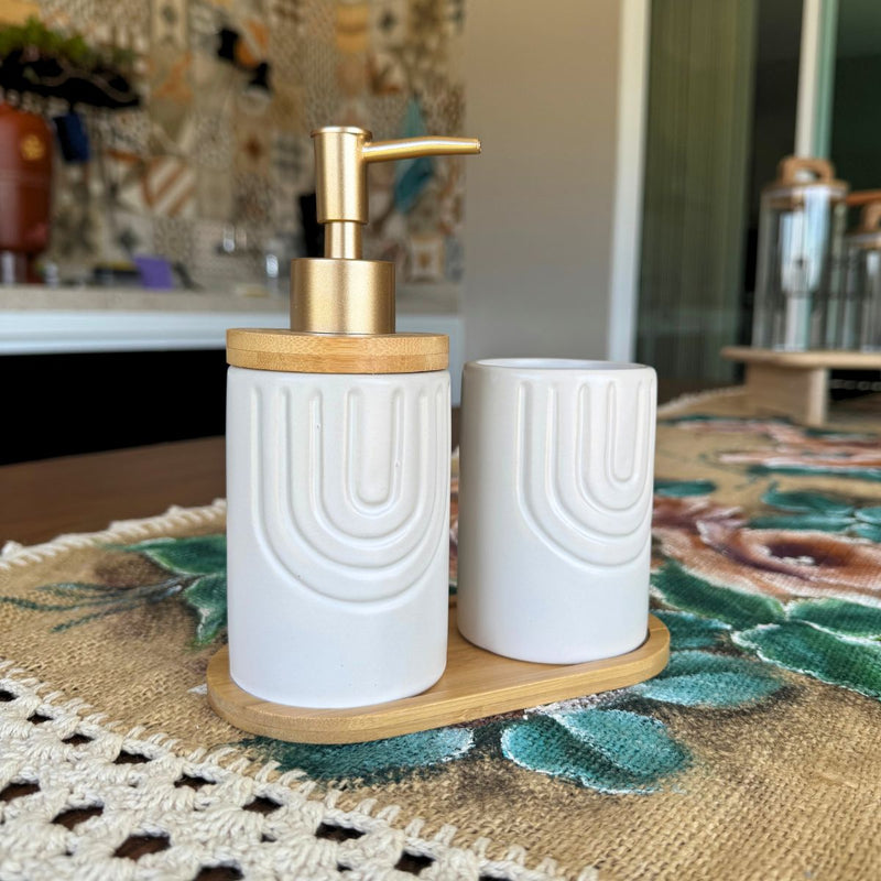 Kit Banheiro Supreme - Conjunto Porcelana Base Bambu Saboneteira Porta Escova 3 Peças