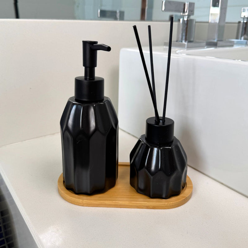 Kit Banheiro Aromas 3 Peças - Conjunto Dispenser e Aromatizador em Porcelana com Bandeja em Bambu