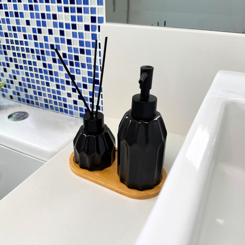 Kit Banheiro Aromas 3 Peças - Conjunto Dispenser e Aromatizador em Porcelana com Bandeja em Bambu